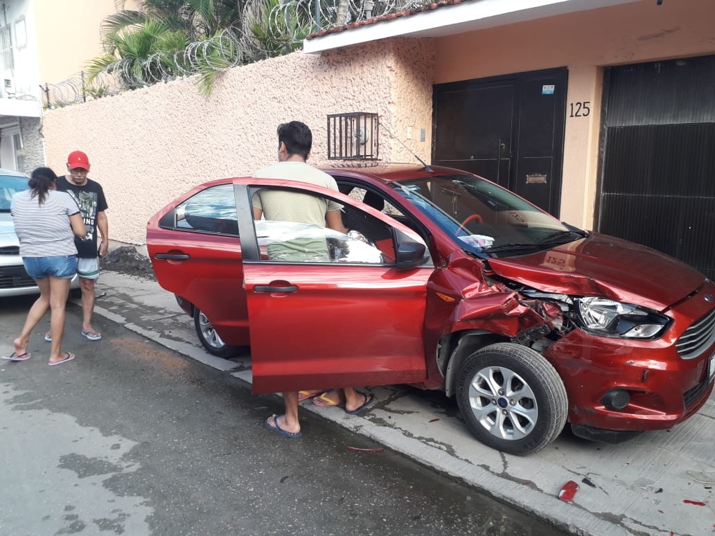 Exceso de velocidad y descuido de una conductora, provoca accidente en Ciudad del Carmen