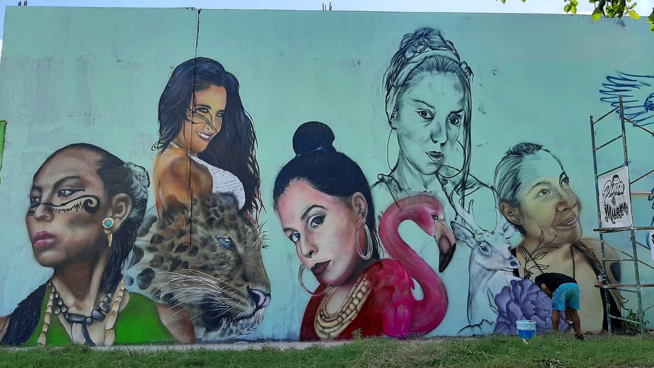 Crean mural para conmemorar la lucha contra la violencia hacia las mujeres en Cancún