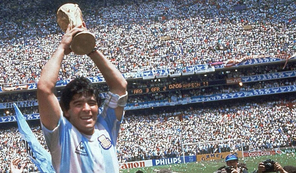 El día que Maradona agradeció al América por el título de México 86 (Video)