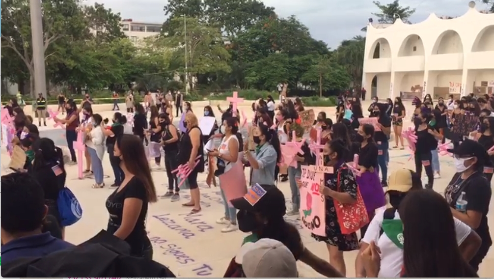 Inicia la marcha por el 25N en Cancún