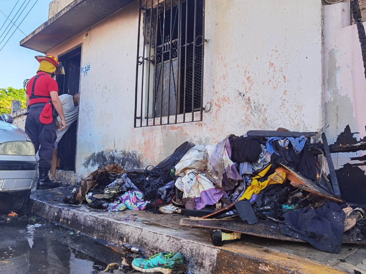 Así quedó una casa tras incendiarse por un cortocircuito en Campeche