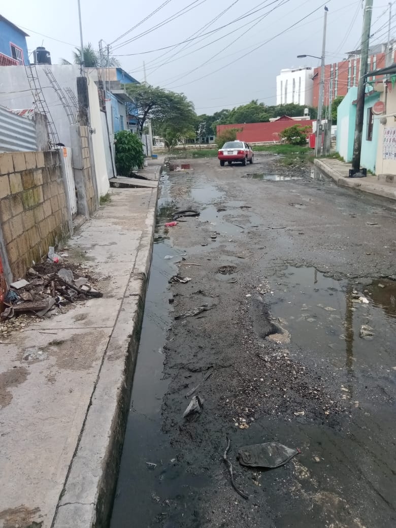 Denuncian falta de pavimentación en la colonia Volcanes en Ciudad del Carmen