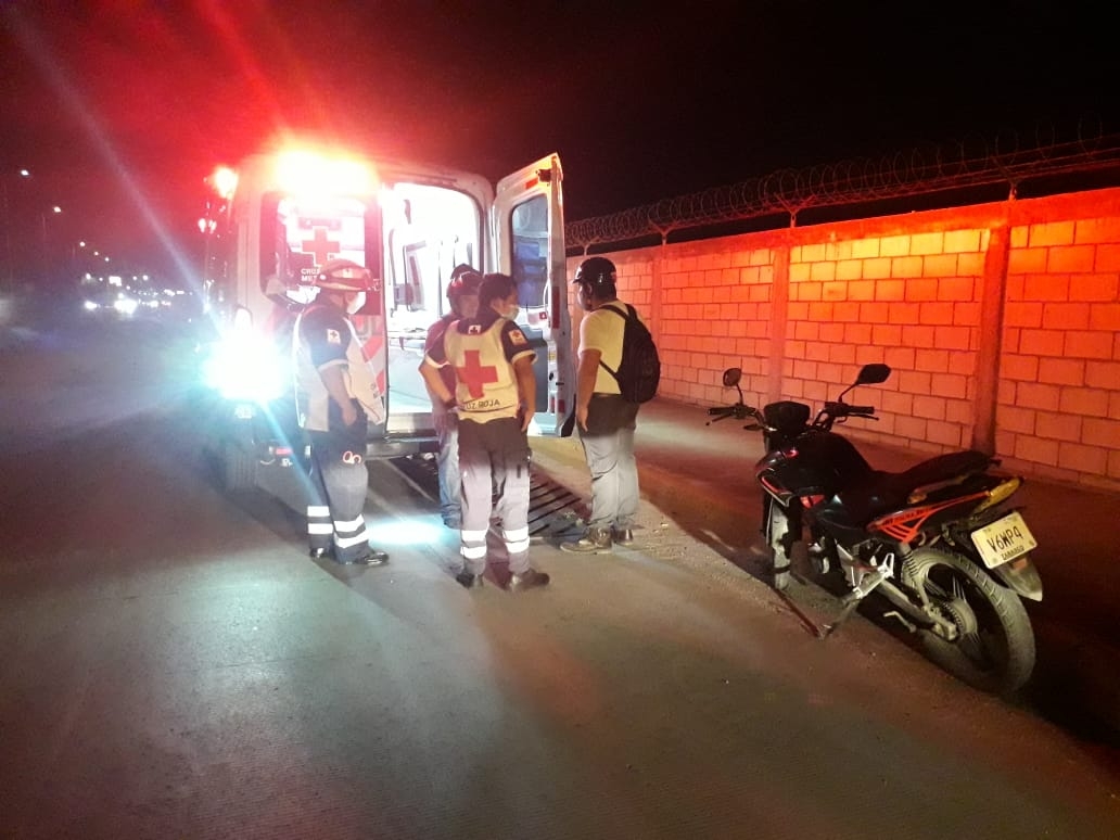 Motociclistas lesionados tras ser golpeados por un auto en Ciudad del Carmen