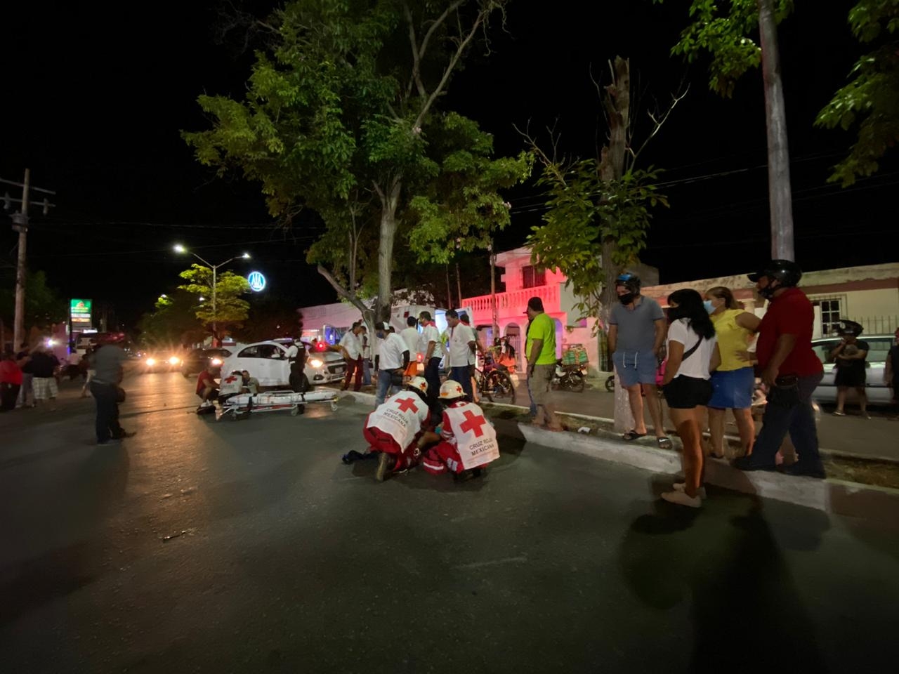 Choque entre moto y automóvil deja dos heridos y un muerto en Campeche