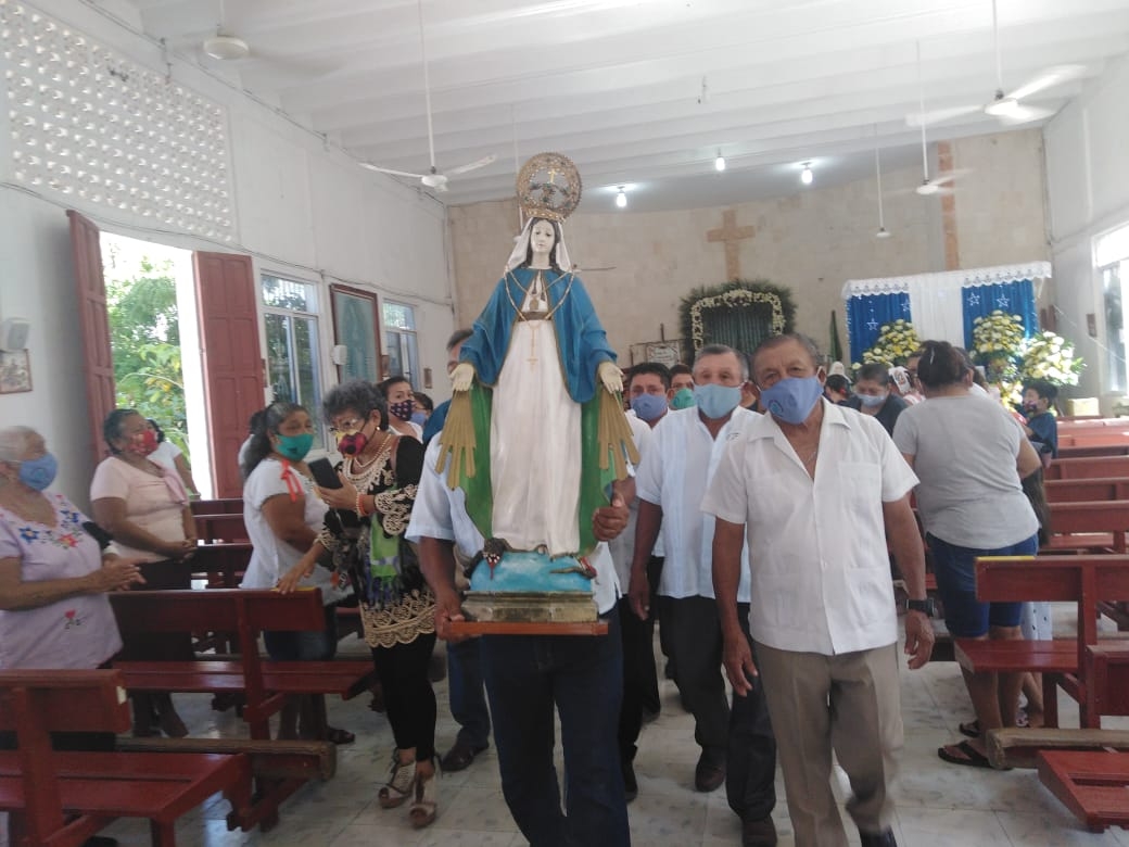 Realizan gremio a la Virgen de la Medalla Milagrosa, patrona de Chelem