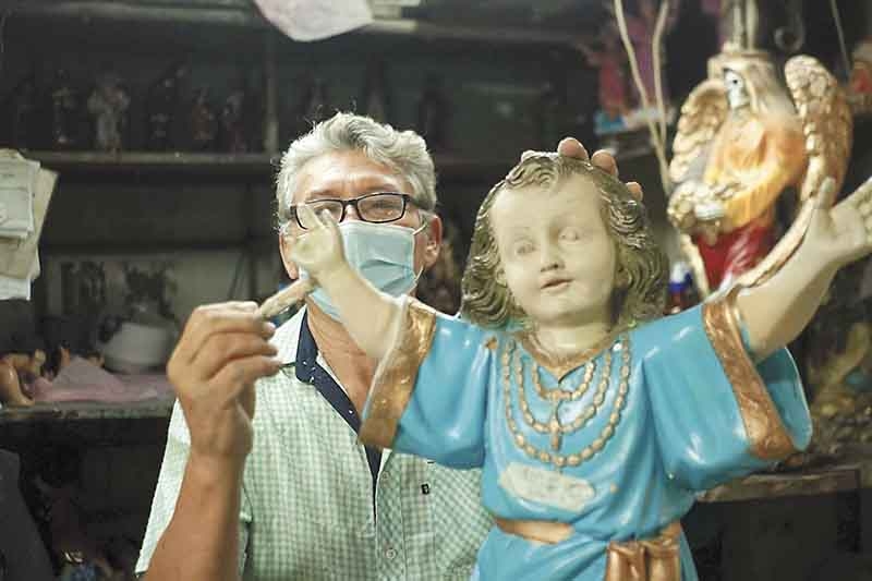 50 años de preservar la fe y el arte sacro en Mérida, así es la vida de Don José