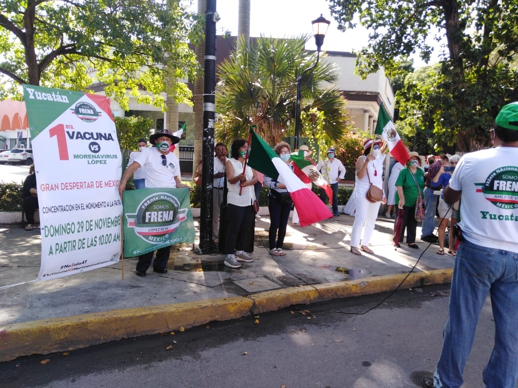 Frenaaa se manifesta frente al Monumento a la Patria en Yucatán