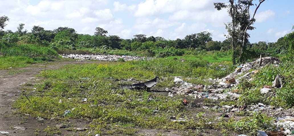 Habitantes se quejan de basurero cerca de la laguna Chichankanaab, en Quintana Roo