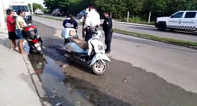 Motociclista ebrio se estrella contra un poste de luz en Progreso