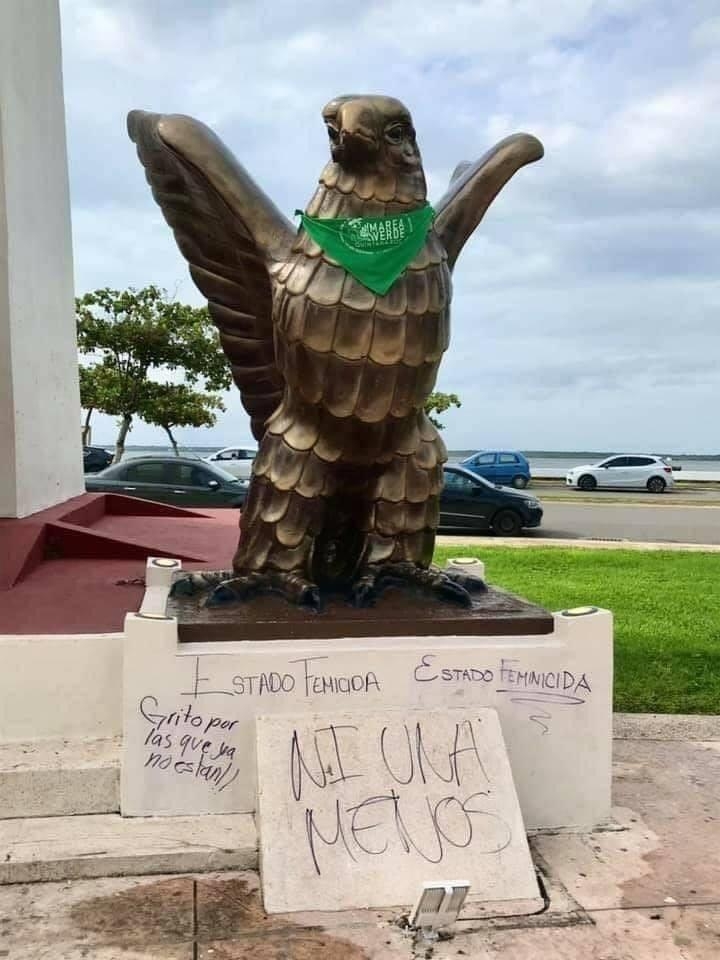 Protestan con pintas contra feminicidios en Chetumal