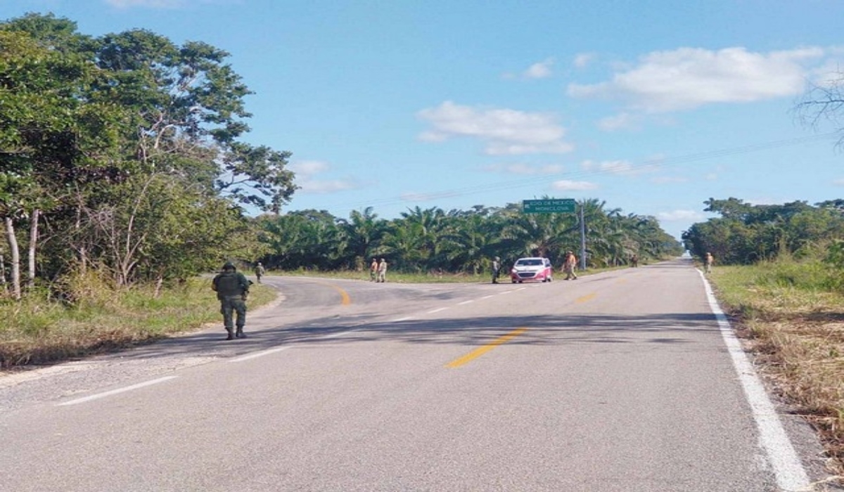 Elementos del Ejército intensifican retenes carreteros en el municipio de Candelaria.