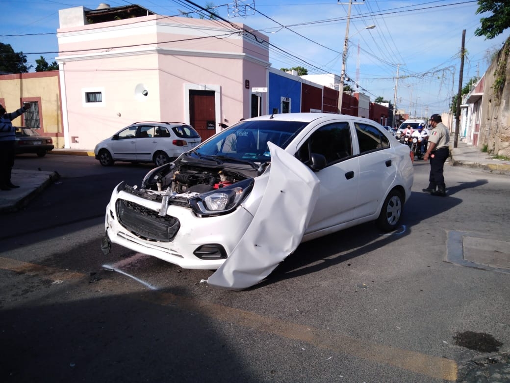 Se registra aparatoso choque en el Centro de Mérida