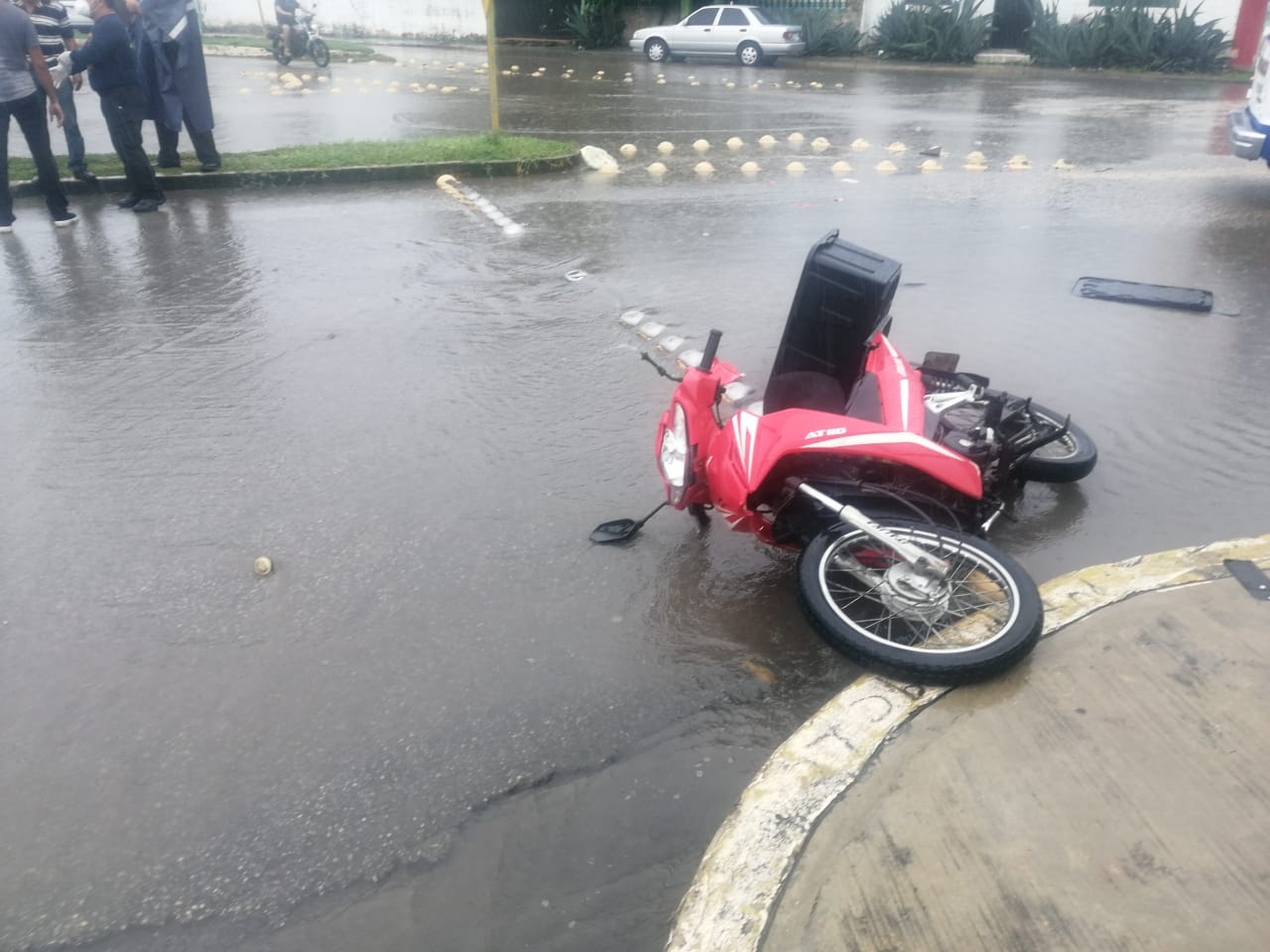 Choque deja un motociclista lesionado en Chetumal