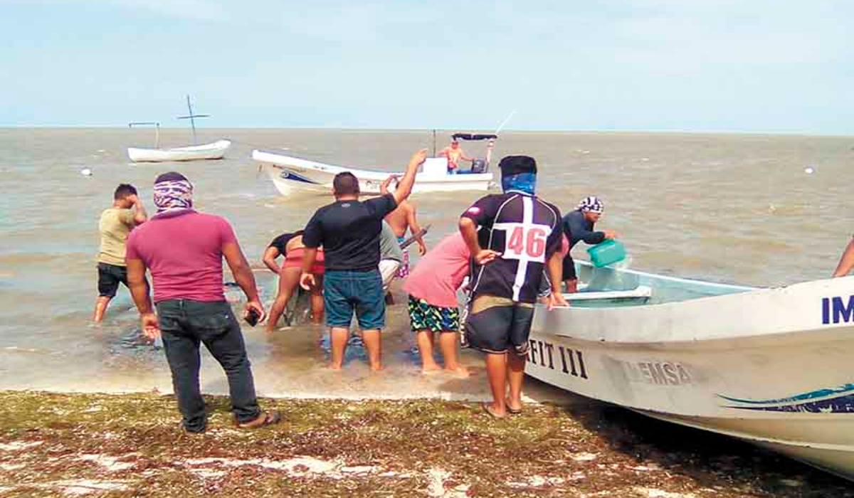 Omauri Campos detalló que la embarcación no fue volcada por los fuertes vientos. Foto: Pastor Palma.