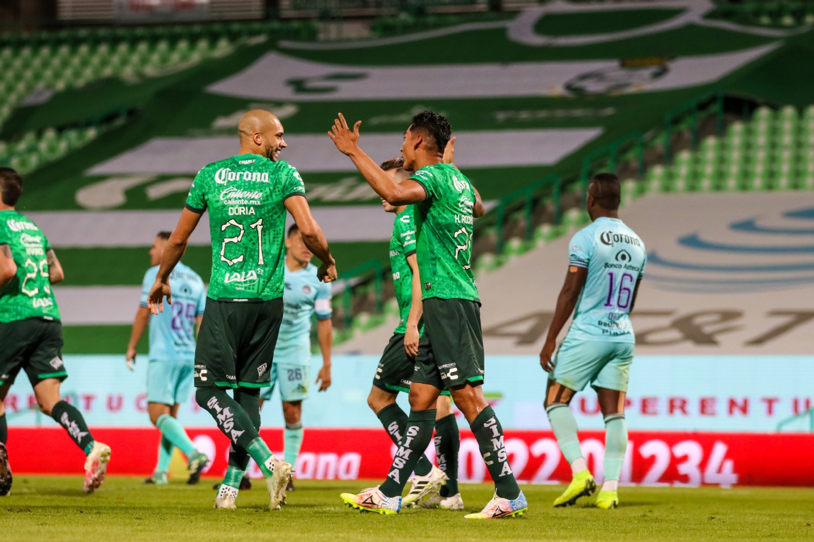 Con un doblete de Hugo Isaac Rodríguez el Santos se colocó en la posición 8 de la tabla general Foto: @ClubSantos