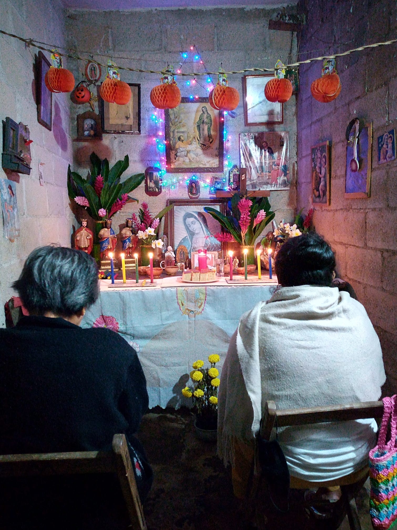 Los rezos comenzaron desde temprana hora. Fotos: Luis Manuel Pech Sánchez