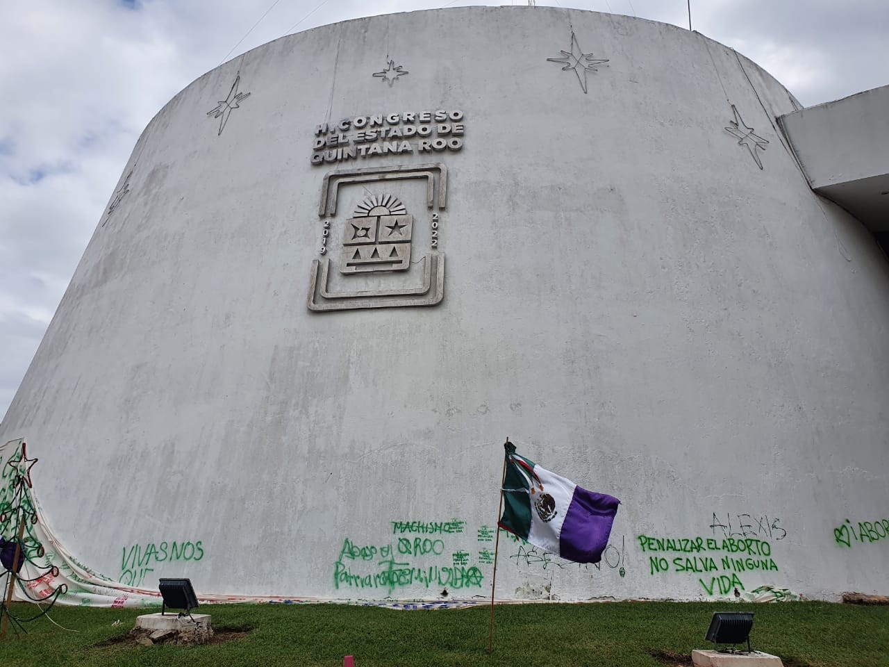 Congreso de Quintana Roo cancela sesión ordinaria por manifestación feminista