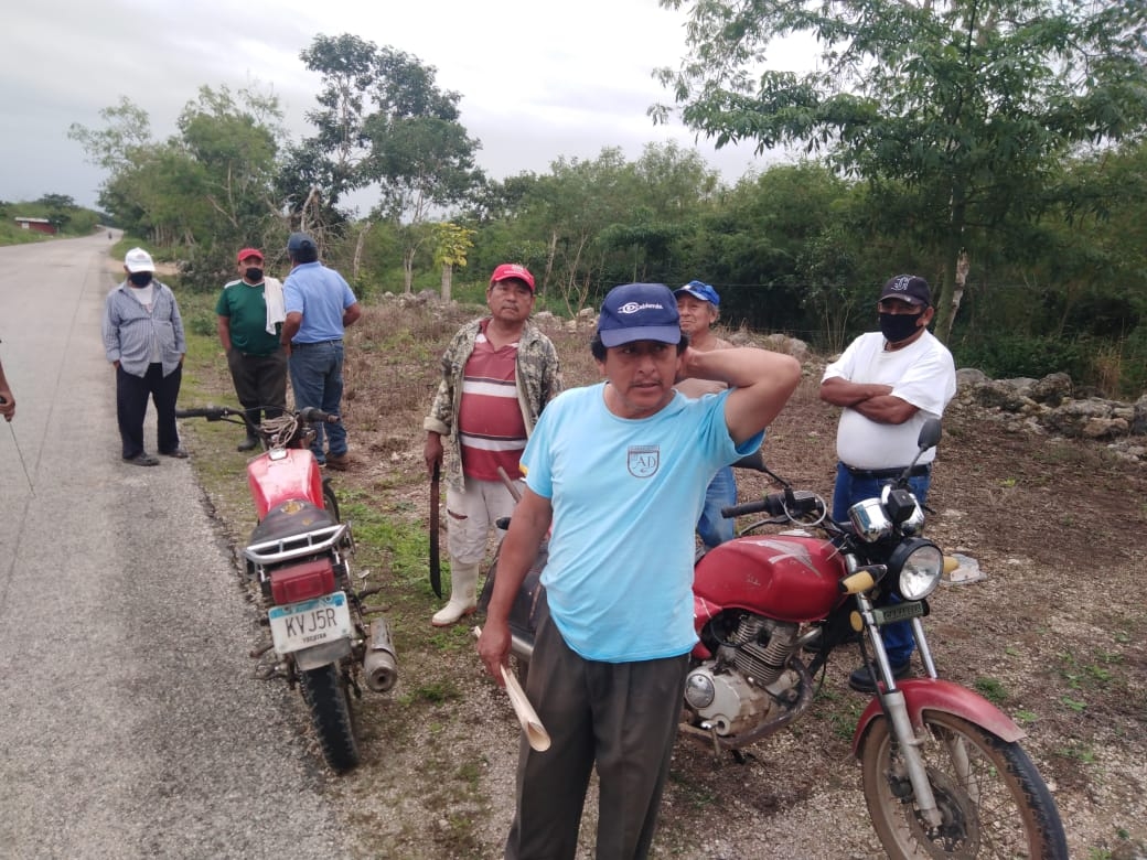 Con machetes y coas, campesinos pelean por terreno en Yaxkukul, Yucatán