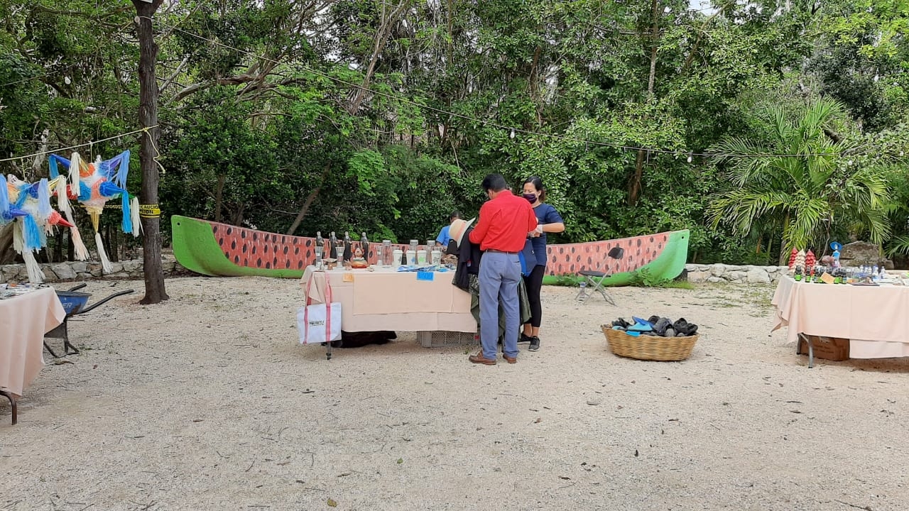 Habitantes de Solidaridad realizan bazar para ayudar a damnificados por huracanes