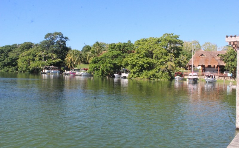 Pueblo Mágico de Bacalar pierde los siete colores de su laguna