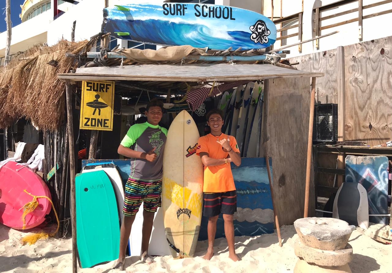 Escuela de surf, el atractivo turístico de Playa Gaviotas en Cancún