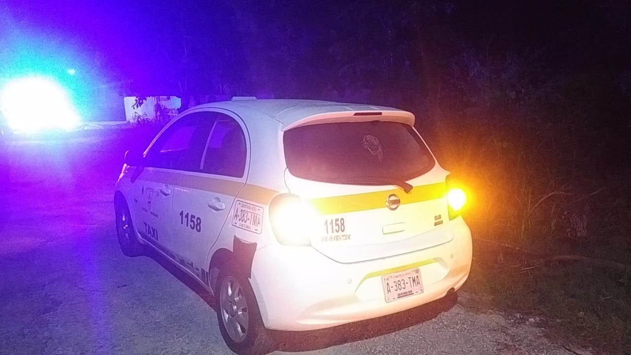 Autoridades recuperan taxi robado en calle Pino Suárez de Chetumal