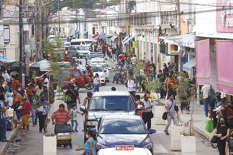 Caos vial y aglomeraciones, así el Centro Histórico de Mérida