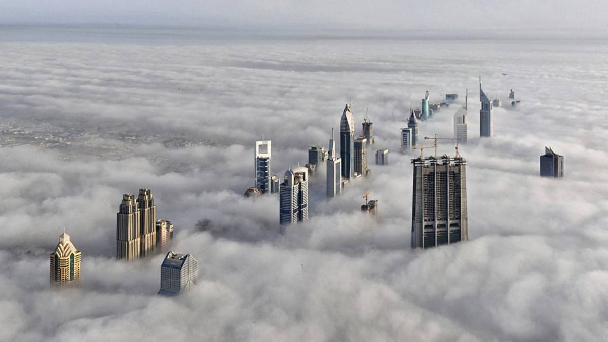 Las increíbles imágenes de rascacielos que rebasan las nubes en Dubai