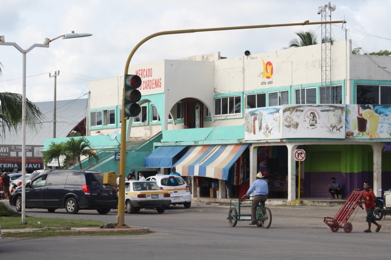 Mercado Lázaro Cárdenas del Río desafía al COVID-19; continúan las aglomeraciones