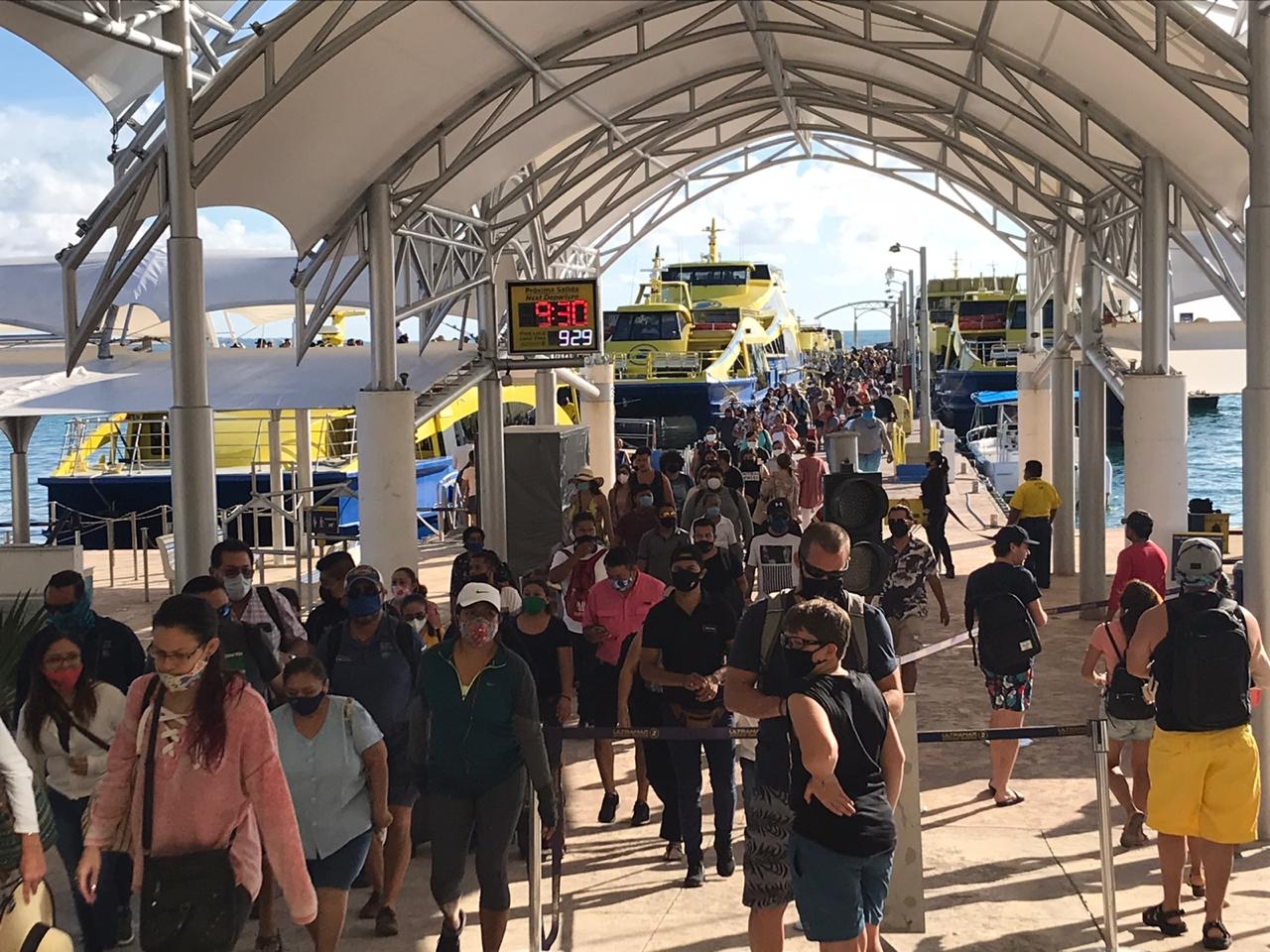 Desde la mañana de hoy se pudo observar el aumento de personas deseosas por cruzar a Isla Mujeres