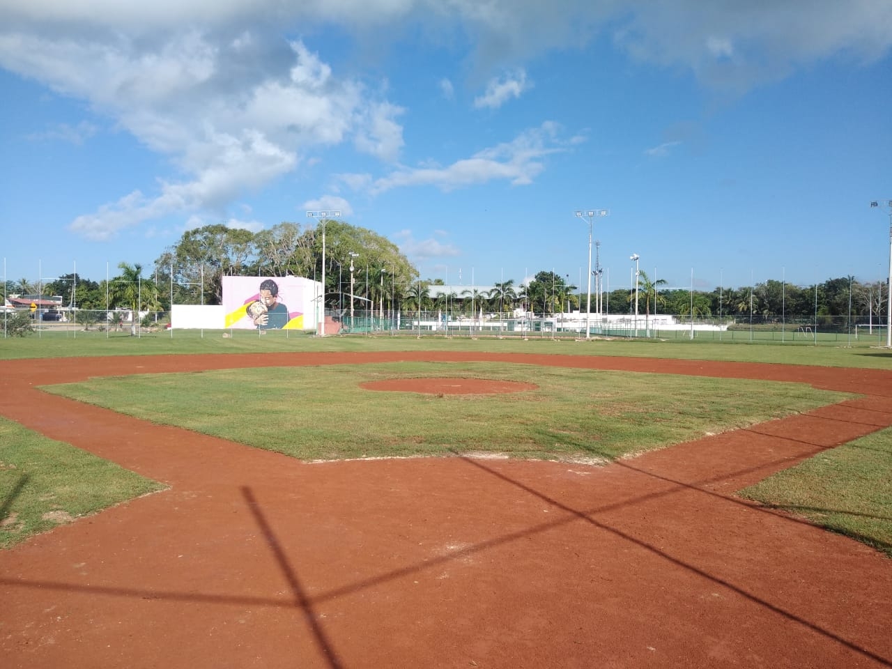 Con estas labores se da un impulso a la práctica del softbol y béisbol infantil en Bacalar