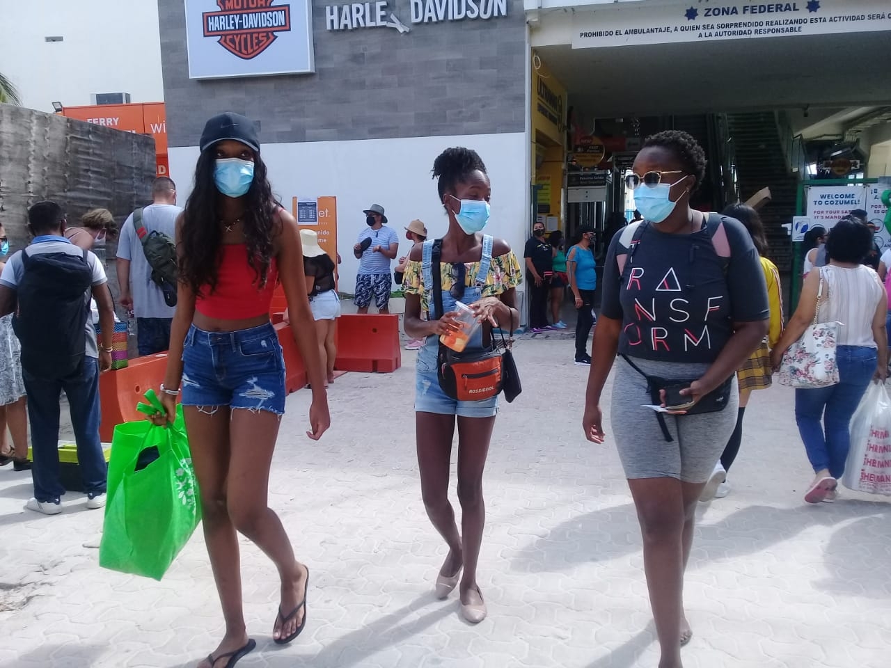 Arribaron los turistas que apresuraron el paso para lograr cruzar a Cozumel