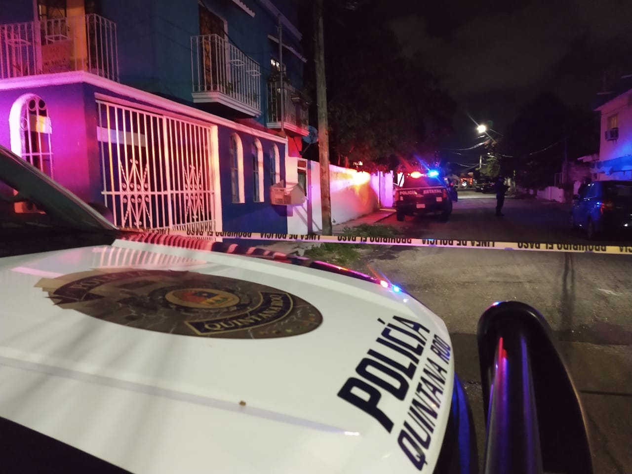 Asesinan a un hombre dentro de su casa en Cancún; el cadáver se veía desde afuera