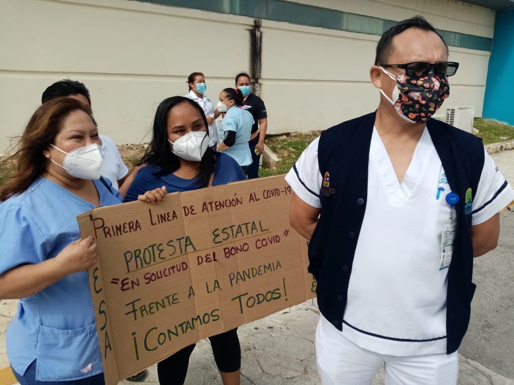 Trabajadores de Salud se manifiestan afuera del Hospital General de Cancún