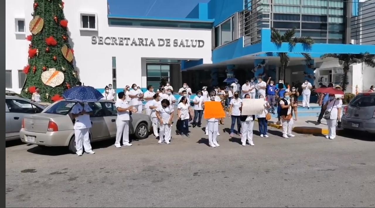 Debido a que sus demandas no fueron escuchadas en el Hospital General, decidieron trasladarse hasta las instalaciones de la secretaría