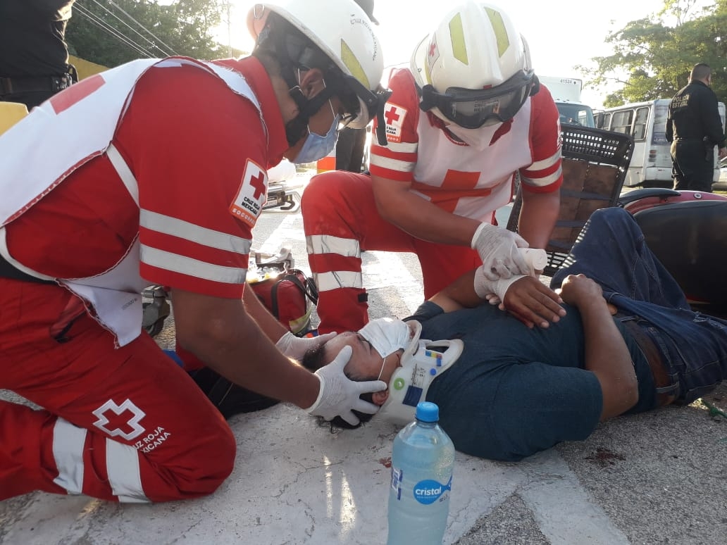 Fuerte accidente deja a un motociclista con fracturas en Ciudad del Carmen