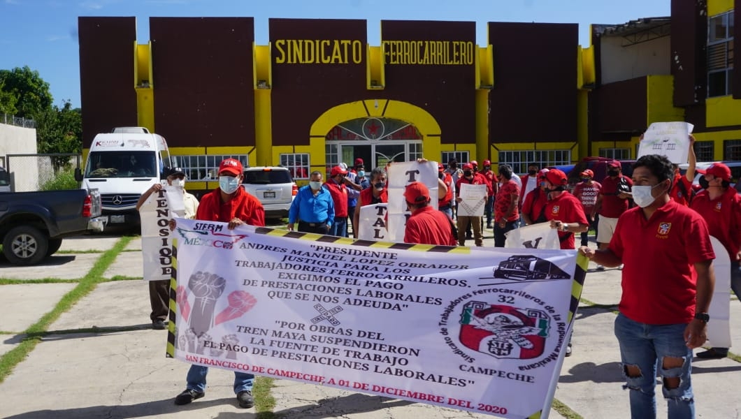 Maquinistas se manifiestan en Campeche tras suspensión de prestaciones