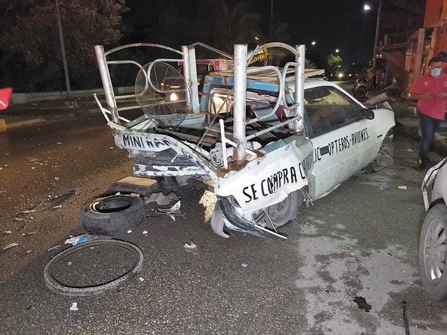 Hombre causa aparatoso accidente en Ciudad del Carmen