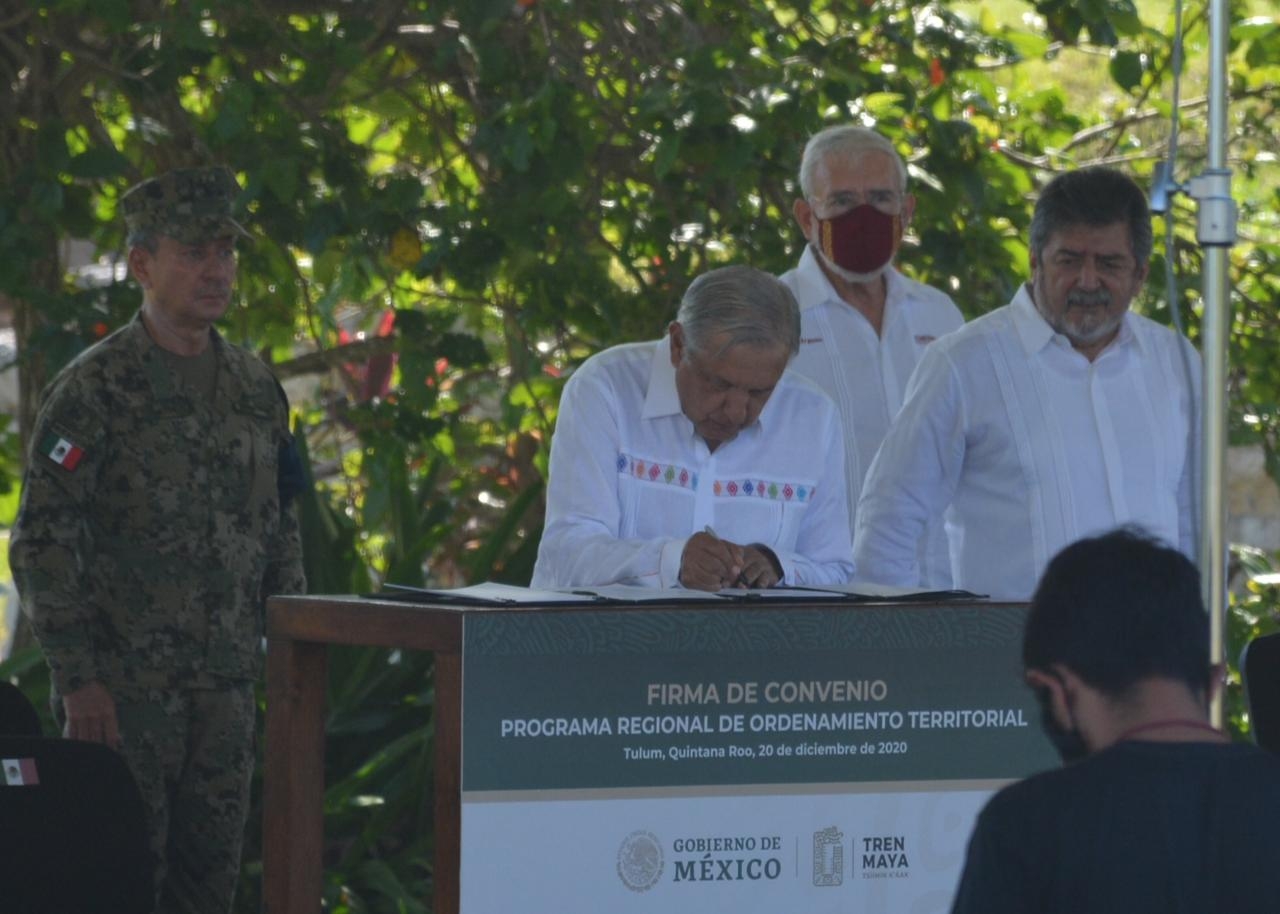 AMLO signa convenio “Programa Regional de Ordenamiento Territorial Tren Maya”