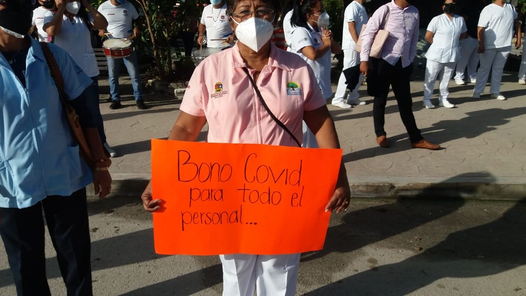 Los manifestaron esperaron la llegada del presidente Andrés Manuel López Obrador