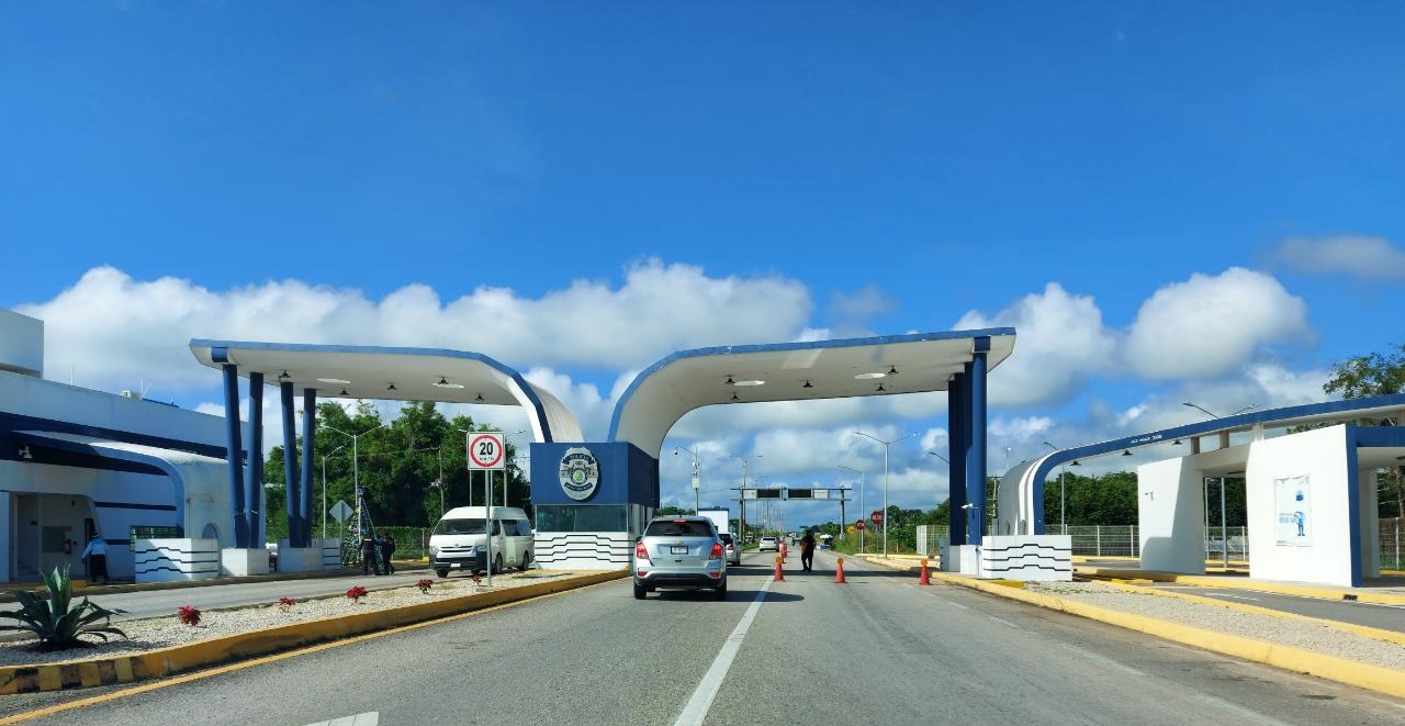 Acceso a Chetumal presenta baja afluencia de vehículos