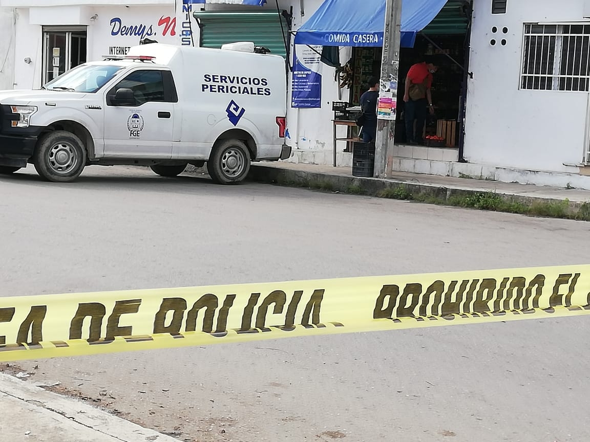 Balean frutería y asesinan a una mujer en la Región 223 en Cancún