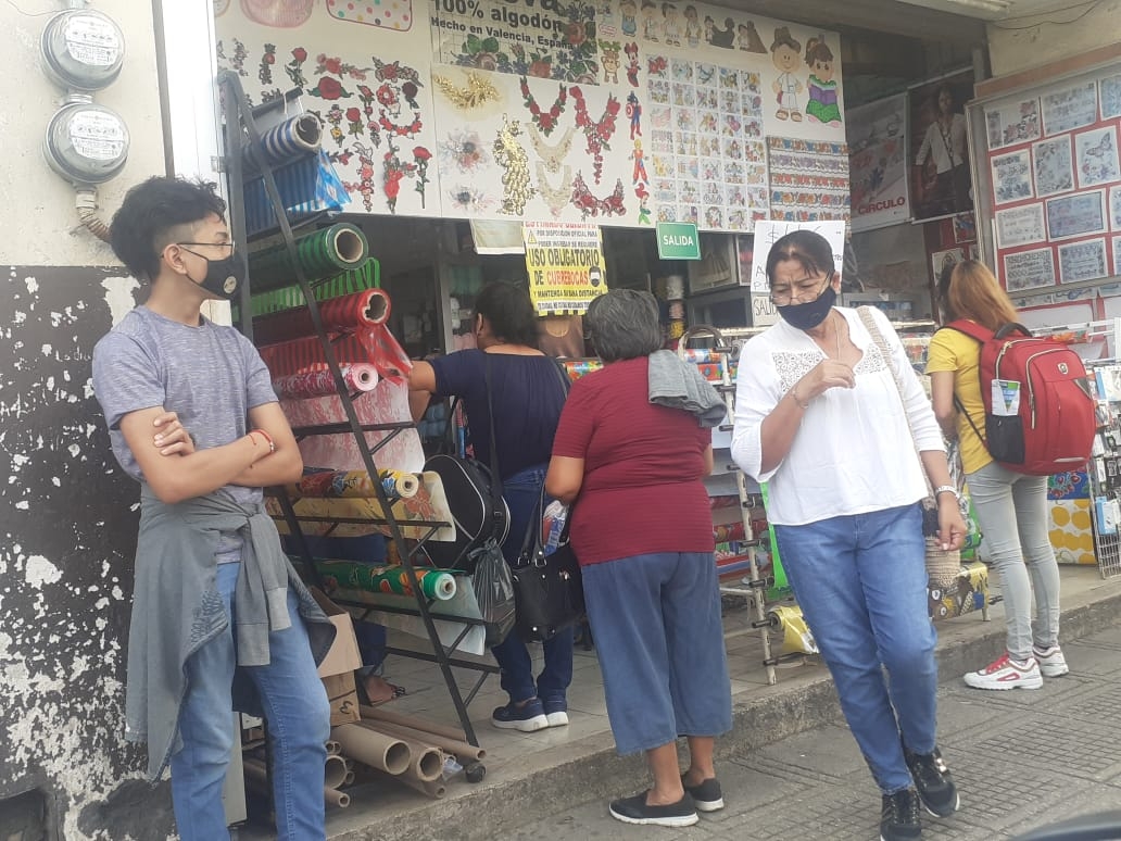 Aglomeraciones en comercios del Pasaje Emilio Seijo en Mérida