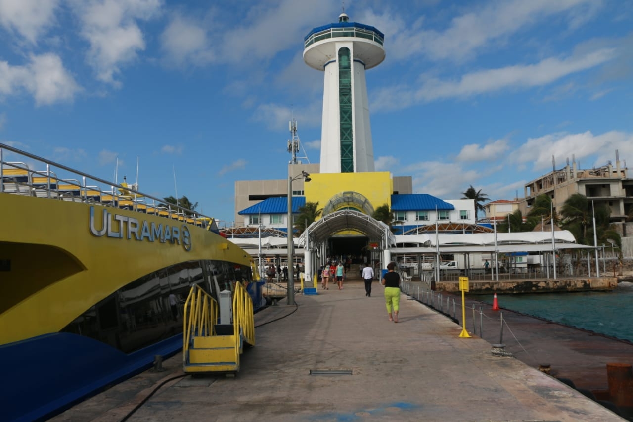 La terminal de Puerto Juárez en Cancún lució con un flujo moderado de personas