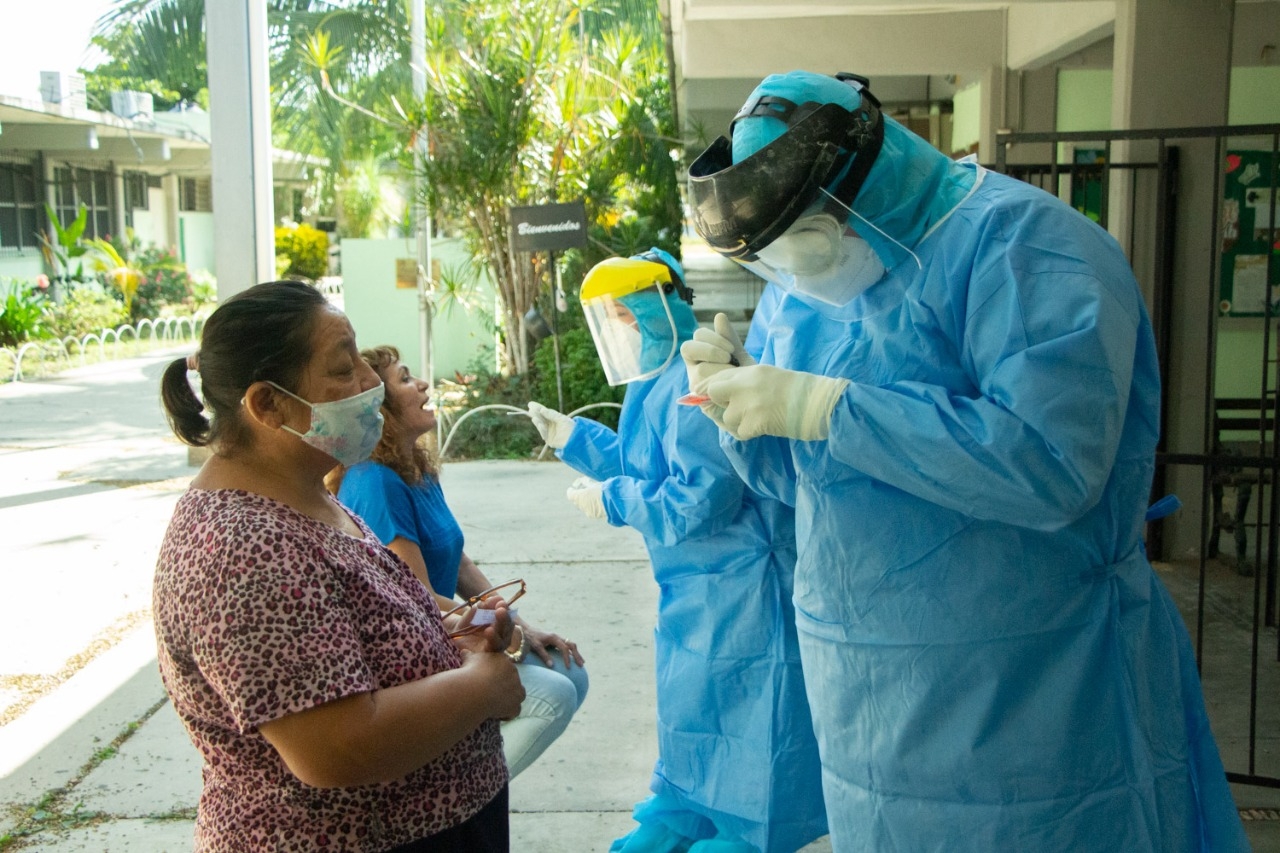 Aplican pruebas para detectar COVID-19 en la colonia Francisco I. Madero en Mérida