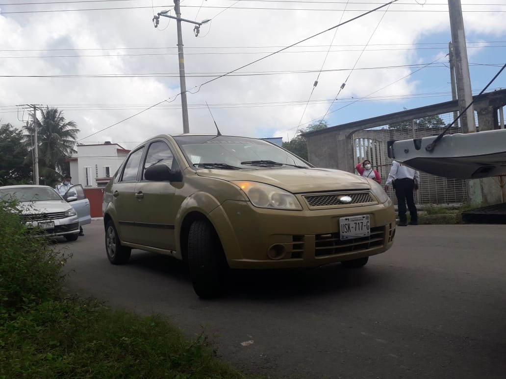 Chocan dos automóviles en Chetumal; sólo hubo daños materiales