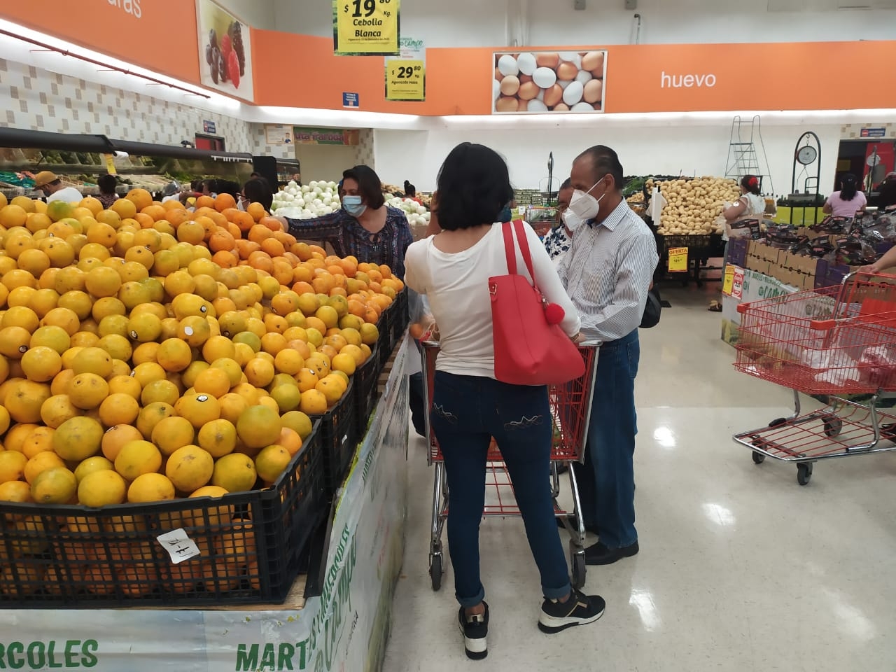 Abarrotan tiendas en Ciudad del Carmen previo a navidad