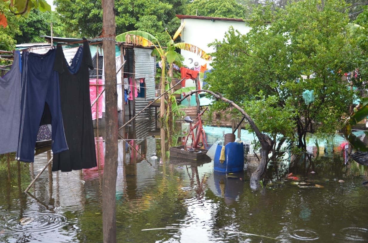 Vecinos de Atasta piden apoyo para evitar inundaciones en Ciudad del Carmen