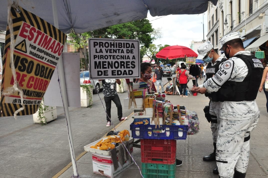 Inspeccionan puestos de venta de 'bombitas' en Mérida