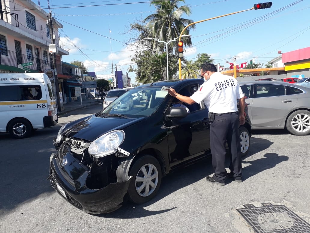 En vísperas de la Nochebuena, chocan dos vehículos en Chetumal